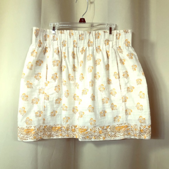 CLUB MONACO pattern mini skirt. Size 6 - Picture 1 of 7